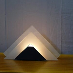 Pyramid shaped table lamp Autographe Paris